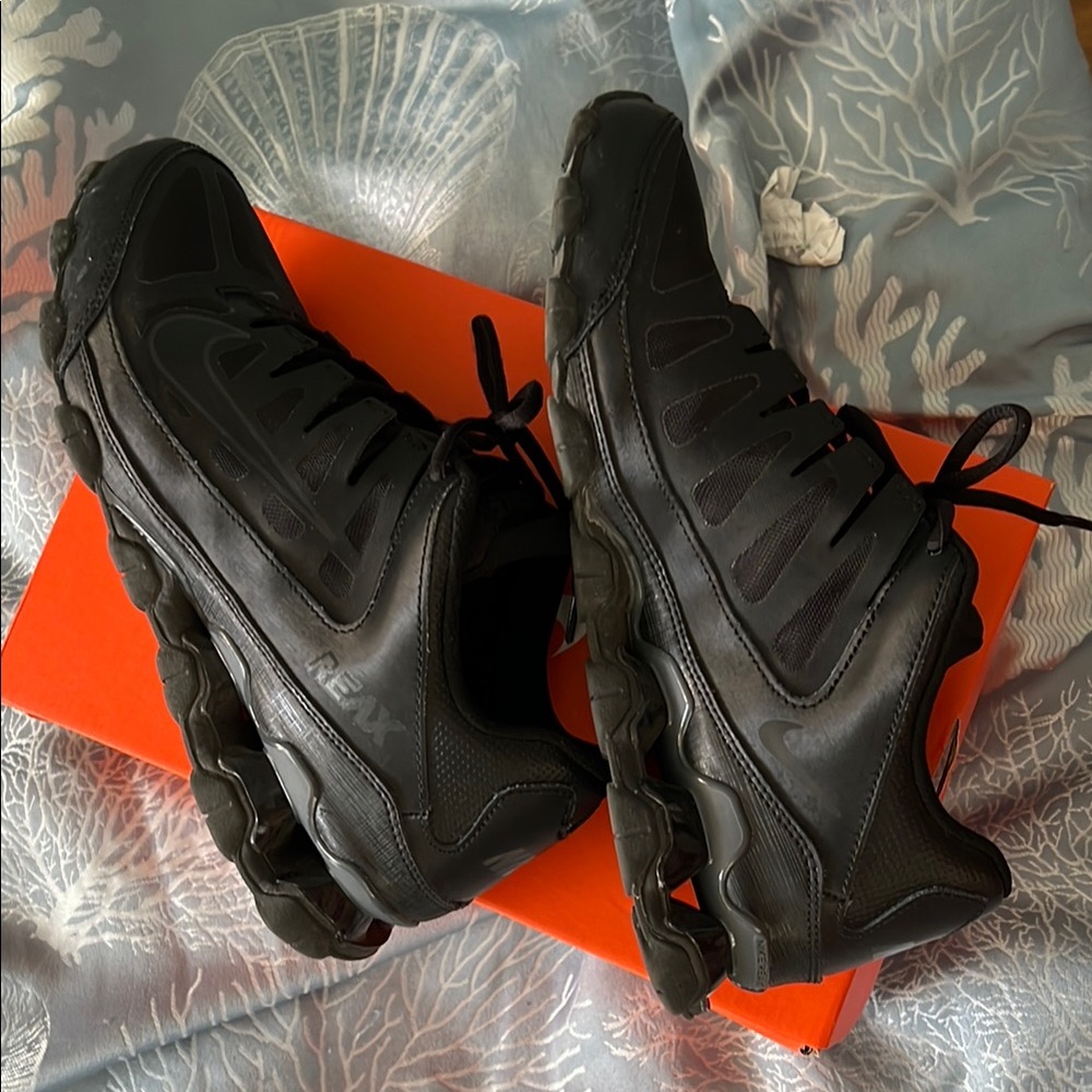 Nike Men's Black Athletic Shoes , worn a few times, perfect condition - Picture 3 of 9